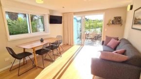 Kowhai Apartment - private opposite golf course central Wanaka